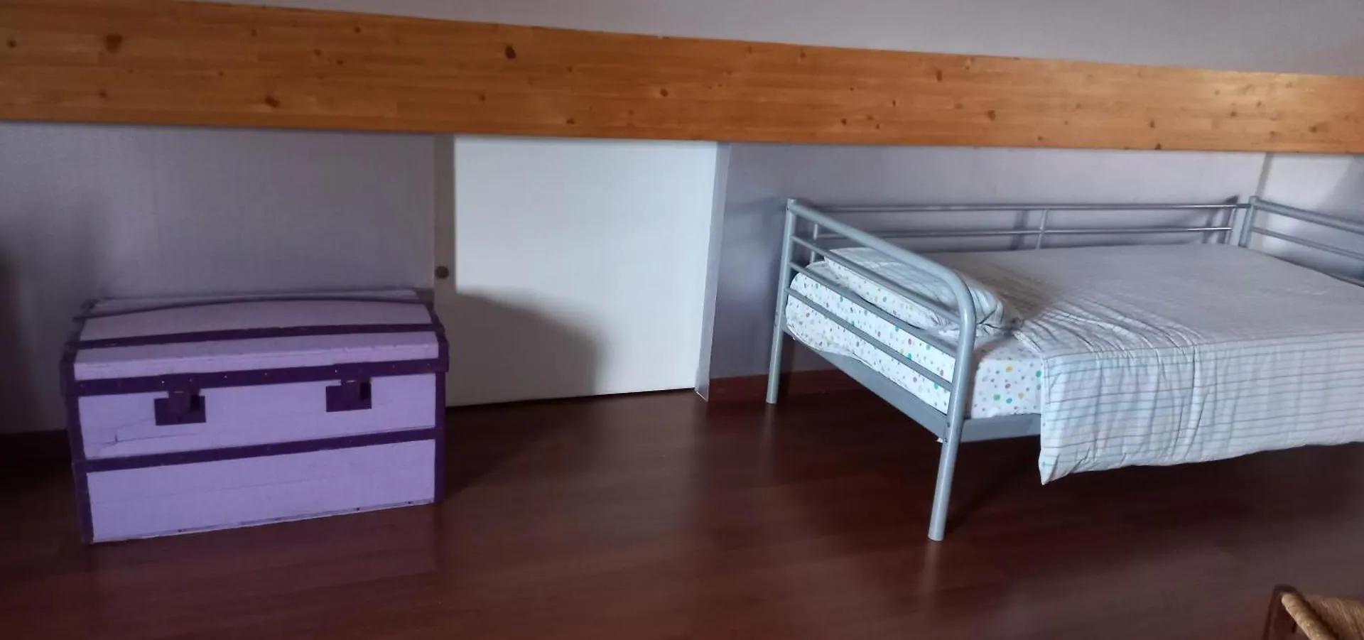 60 M2 Etage Nuit Complet Pour Vous 1 Ch Sdbain Salon Bureau Bibliotheque Et Au Rdec Cuisine Partagee Avec Hote Cras  France