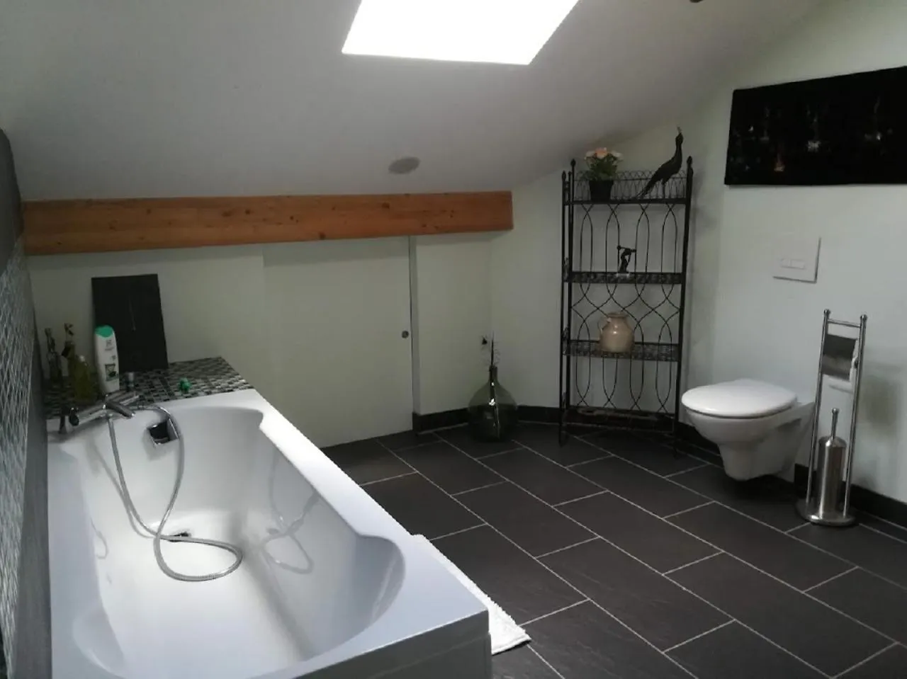 60 M2 Etage Nuit Complet Pour Vous 1 Ch Sdbain Salon Bureau Bibliotheque Et Au Rdec Cuisine Partagee Avec Hote Cras  Homestay