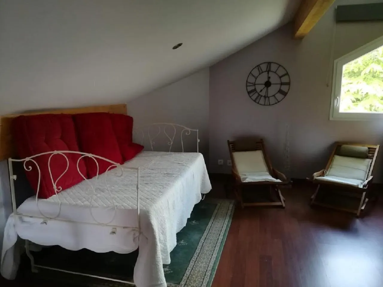 Homestay 60 M2 Etage Nuit Complet Pour Vous 1 Ch Sdbain Salon Bureau Bibliotheque Et Au Rdec Cuisine Partagee Avec Hote Cras