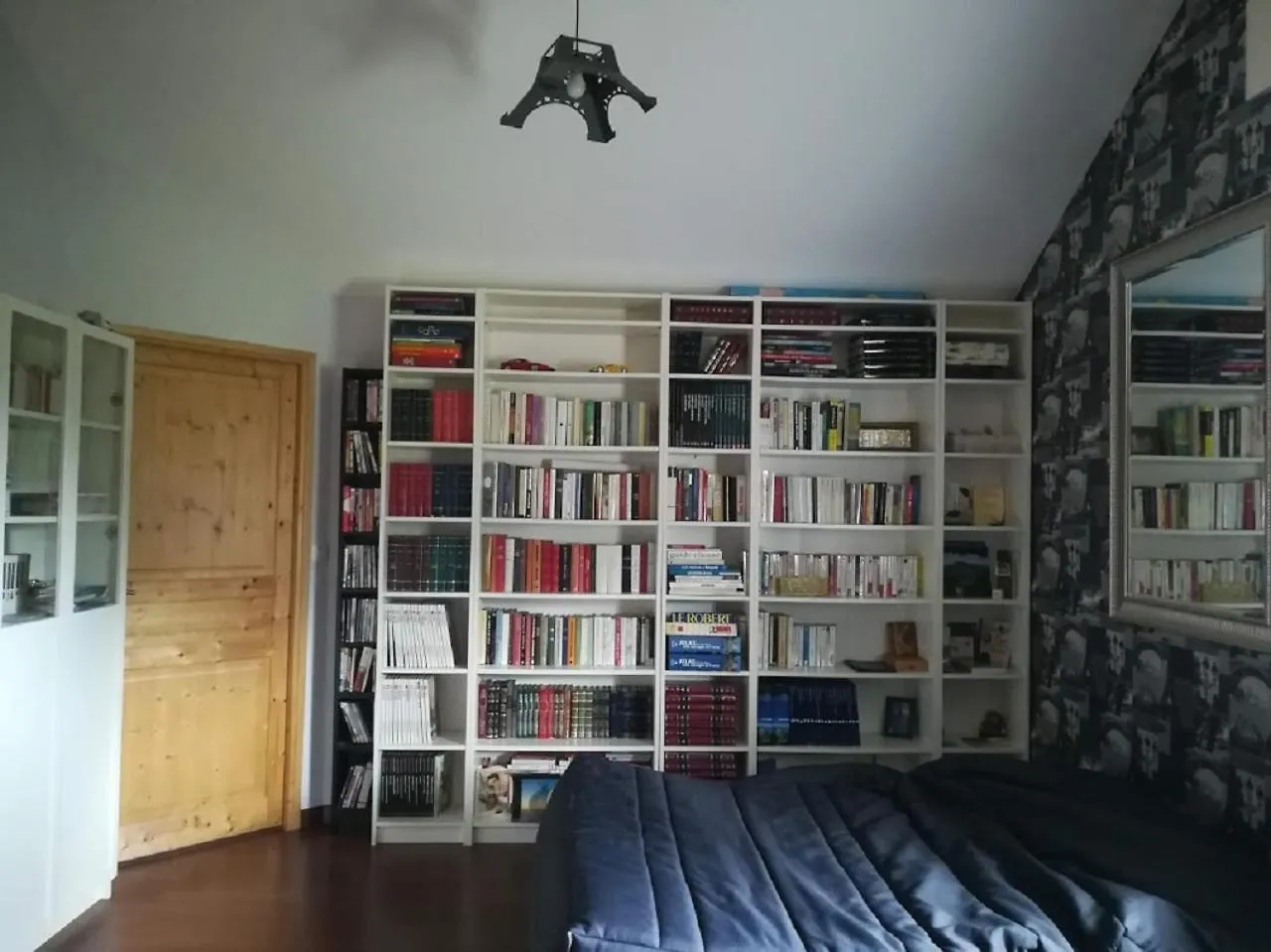 Homestay 60 M2 Etage Nuit Complet Pour Vous 1 Ch Sdbain Salon Bureau Bibliotheque Et Au Rdec Cuisine Partagee Avec Hote Cras
