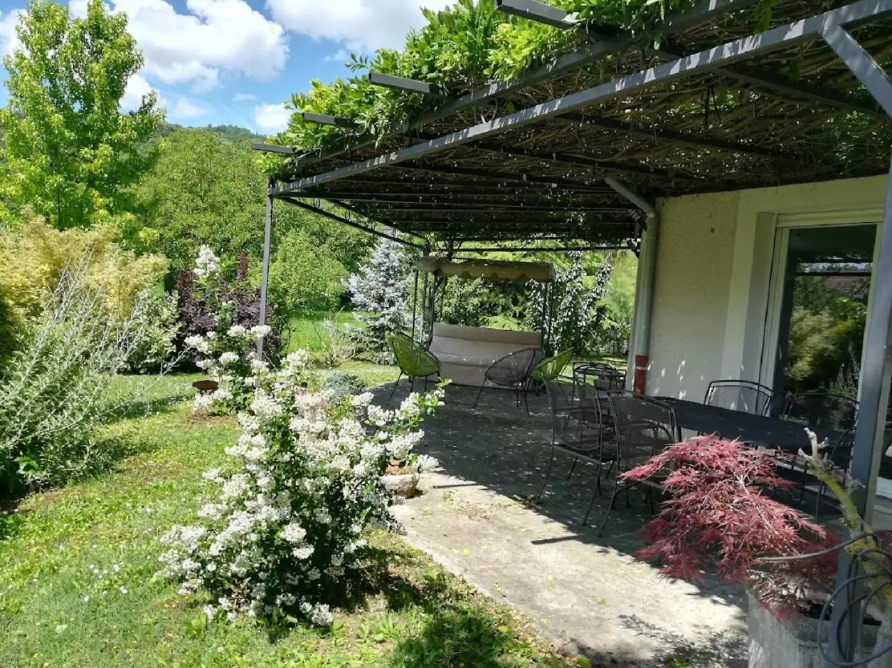 60 M2 Etage Nuit Complet Pour Vous 1 Ch Sdbain Salon Bureau Bibliotheque Et Au Rdec Cuisine Partagee Avec Hote Cras  Homestay